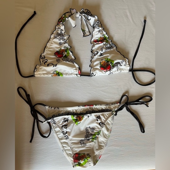 Bikini - Picture 13 of 14